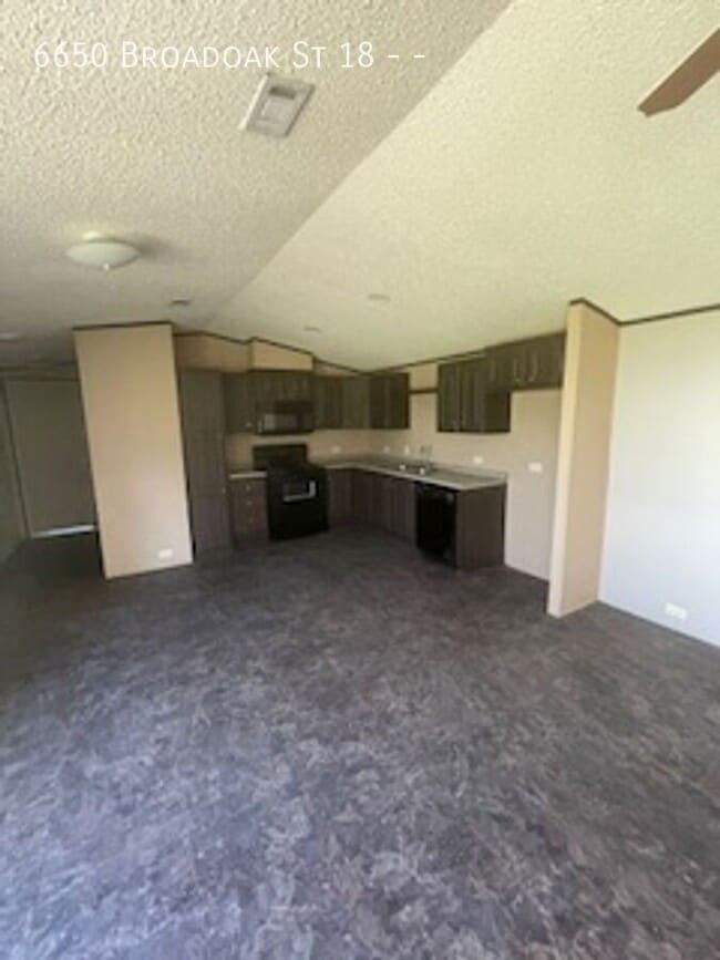 Building Photo - 6650 Broadoak St
