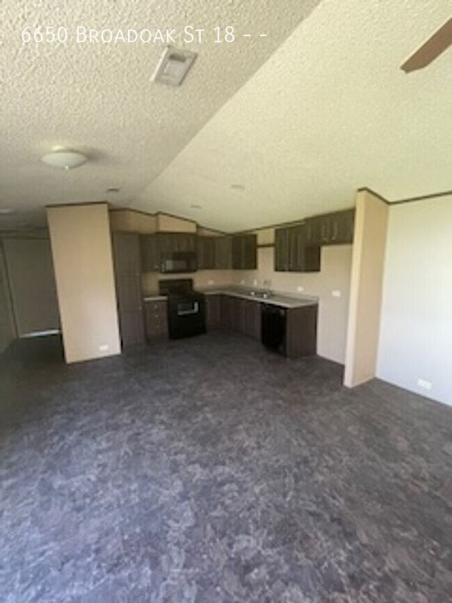 Foto del edificio - 6650 Broadoak St