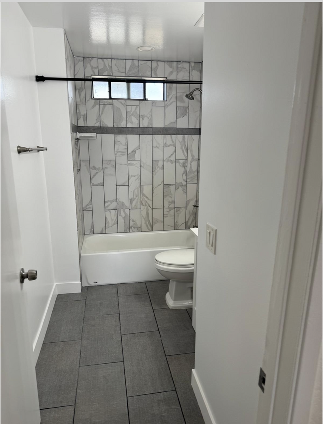 Foto del edificio - 561 W 17th St