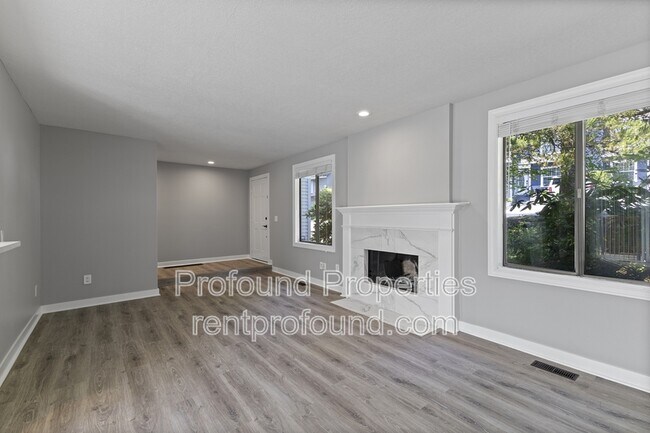 Foto del edificio - 12340 NW McDaniel Rd