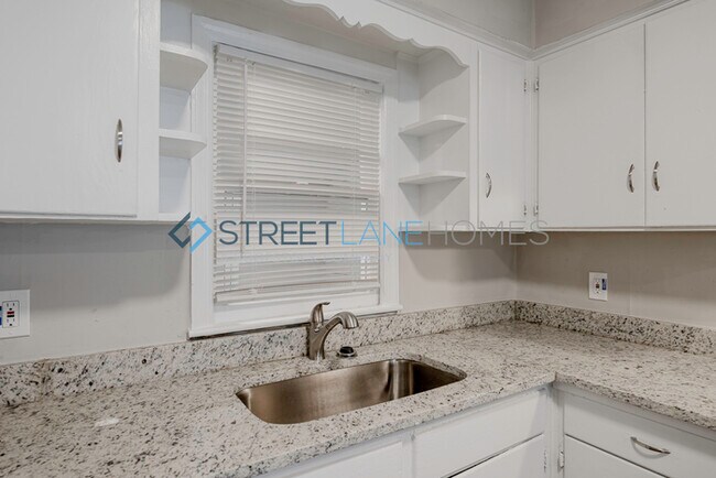 Foto del edificio - NOW OFFERING $250 OFF FIRST FULL MONTH IF ...