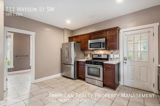 Foto del edificio - 711 Watson St SW