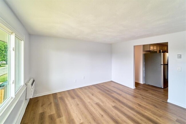 Building Photo - 46 Carman St
