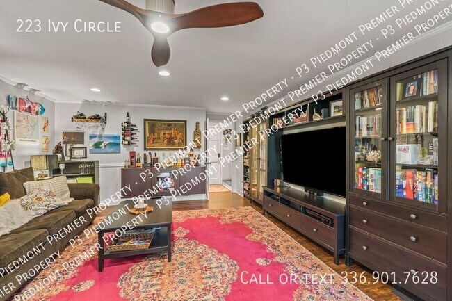 Building Photo - 223 Ivy Cir