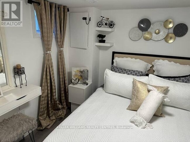 Building Photo - 17 Oak Park Ave