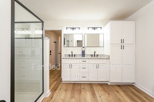 Foto del edificio - 2422 Queen St