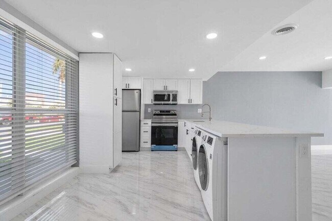 Foto del edificio - 708 NE 23rd Ave