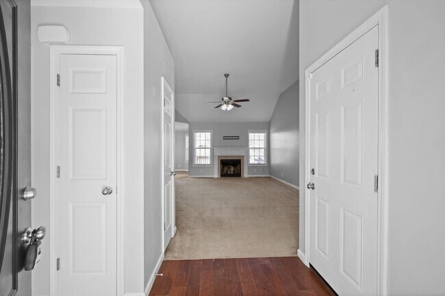 Foto del edificio - 1351 Francesca Drive