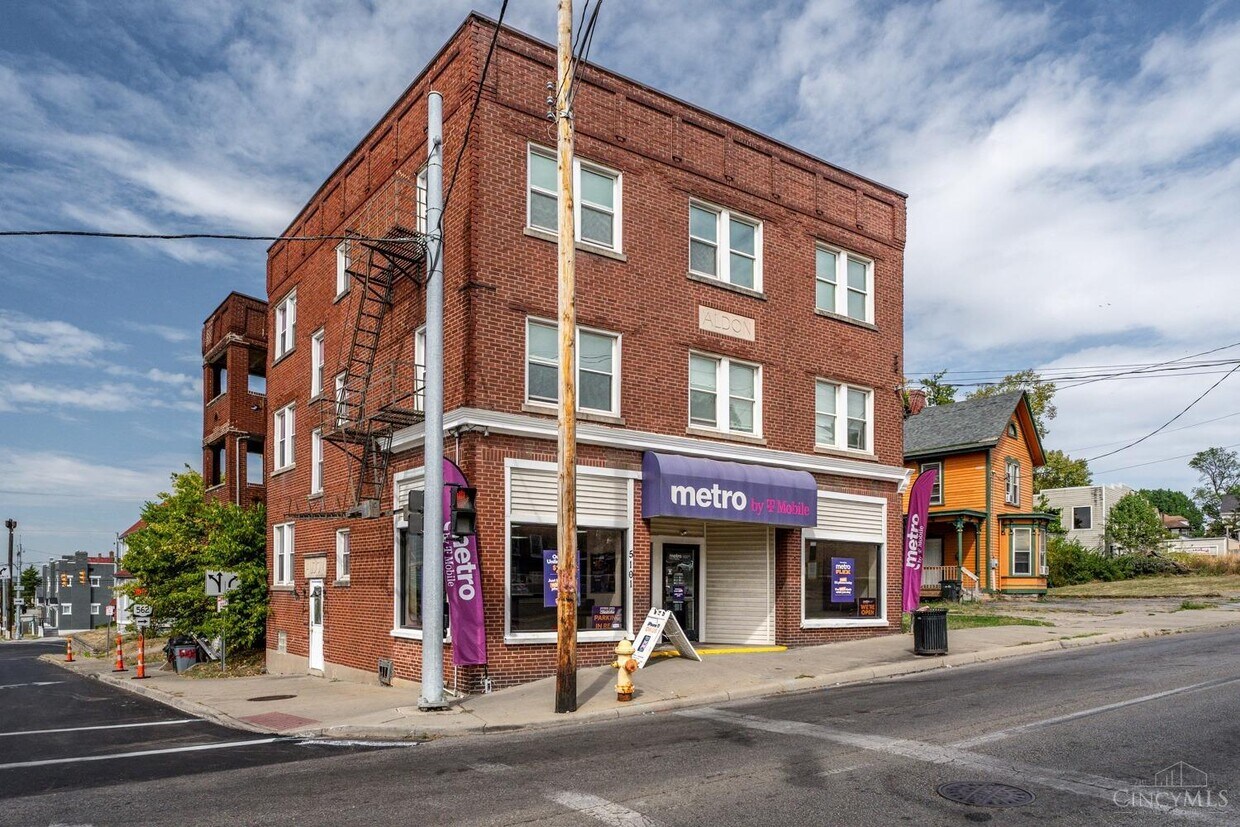 Primary Photo - 5101 Montgomery Rd