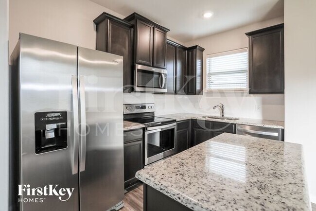 Foto del edificio - 5904 Garnet Hill Ln
