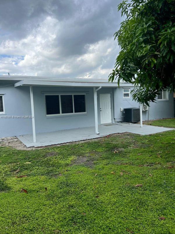 Building Photo - 10020 SW 53rd St