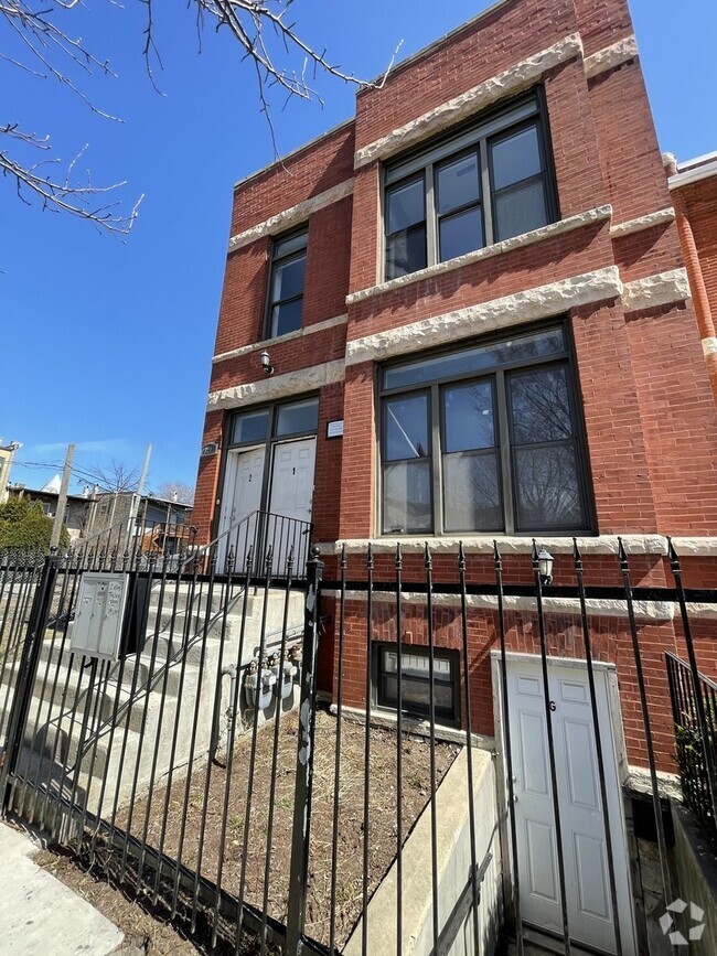 Building Photo - 321 S Whipple St
