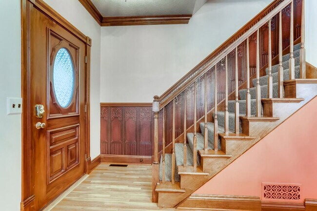 Foto del edificio - 490 Laurel Ave
