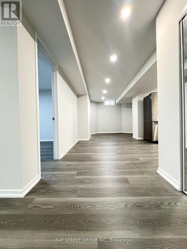 Building Photo - 21 Wincanton Rd