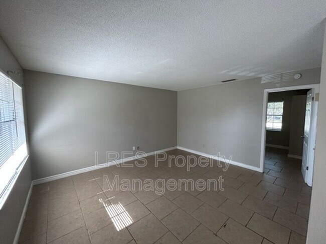 Building Photo - 1031 Columbia Ave