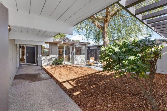 Building Photo - 729 Stendhal Ln