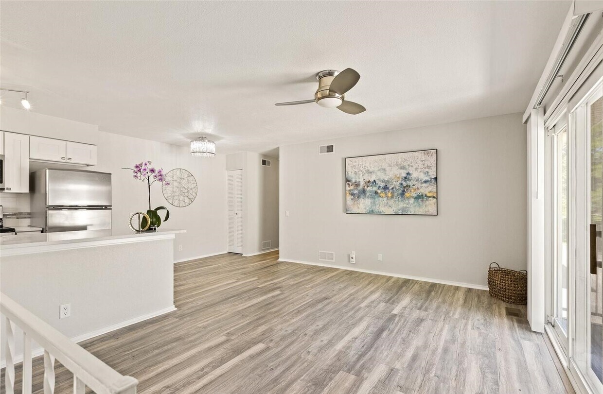 Primary Photo - 9255 E Lehigh Ave
