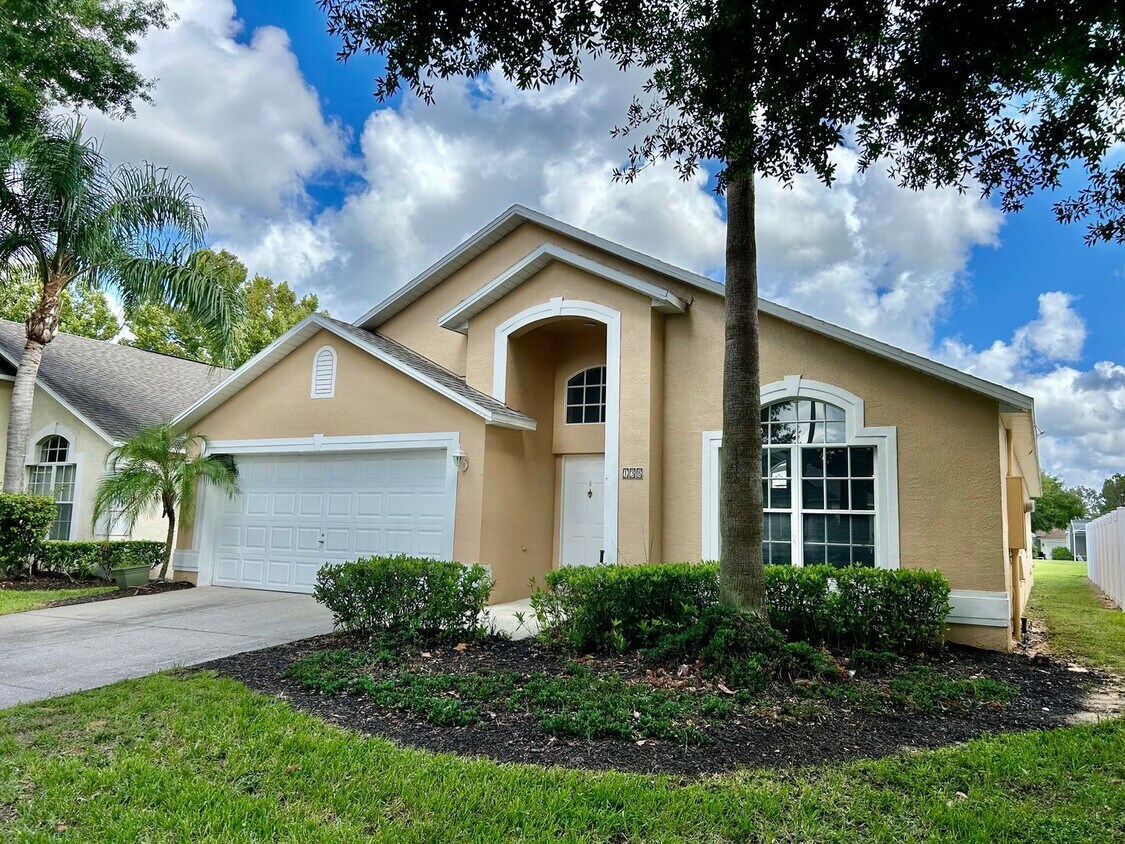 Foto principal - Davenport Gem: 4Bedrooms/ 2Baths pool home!