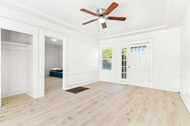 Foto del edificio - Comfort and Convenience: Cottage Living in...