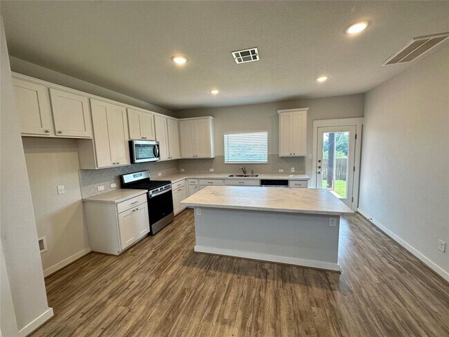 Building Photo - 205 Earl Keen St