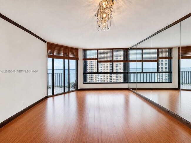 Foto del edificio - 520 Brickell Key Dr