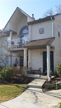 Building Photo - 1302 Commons at Kingswood Dr