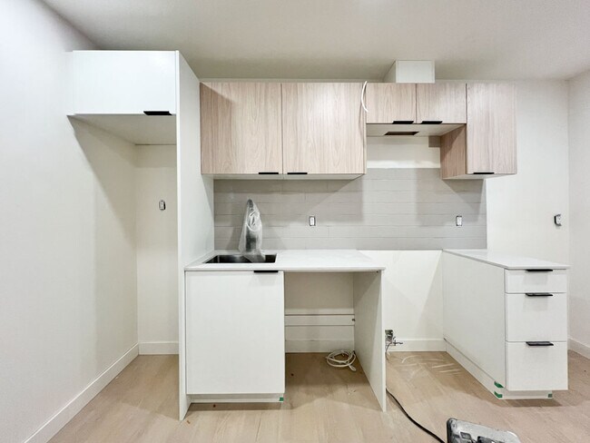 Building Photo - 9326-9153 153 St NW