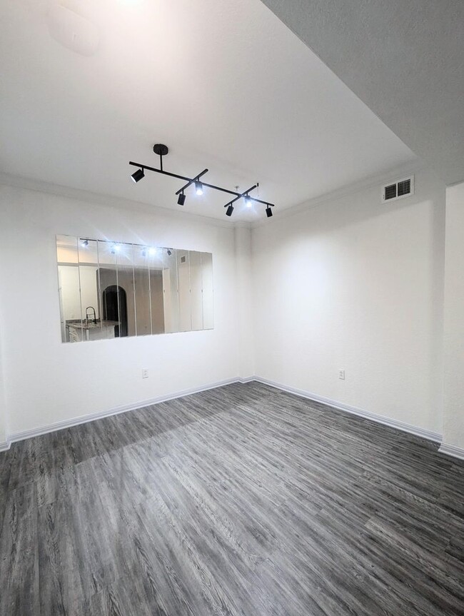 Building Photo - Spacious 2x2 New paint throughout, include...