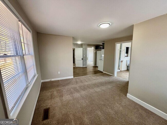 Foto del edificio - 3302 N Bogan Rd NE