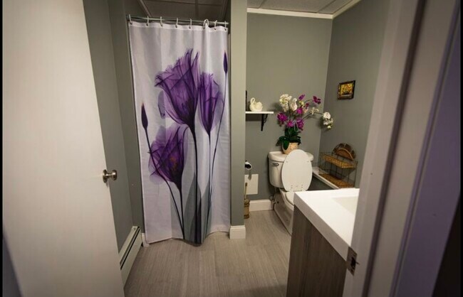 Building Photo - 123 Esty Farm Rd