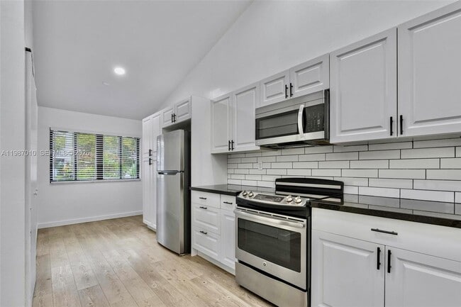 Building Photo - 518 NE 199th Ln