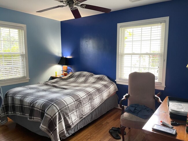 Building Photo - Subletting One Bedroom in Charleston!