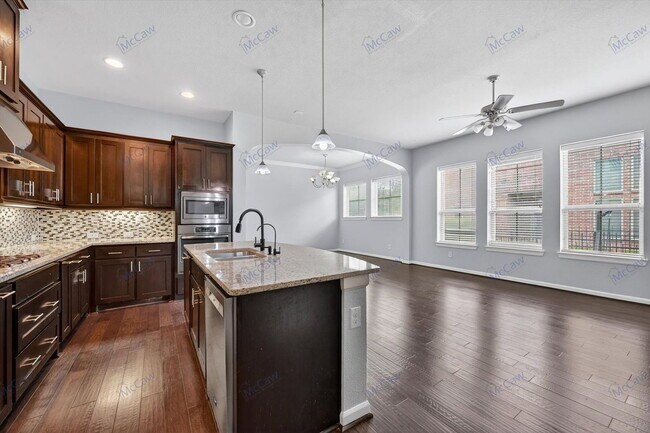 Foto del edificio - 6607 DeLeon St