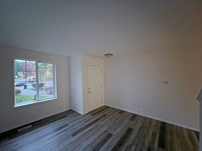 Foto del edificio - Charming 3 Bedroom Home In Spanaway