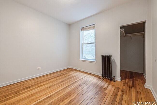 Foto del edificio - 310 N Kedzie Ave