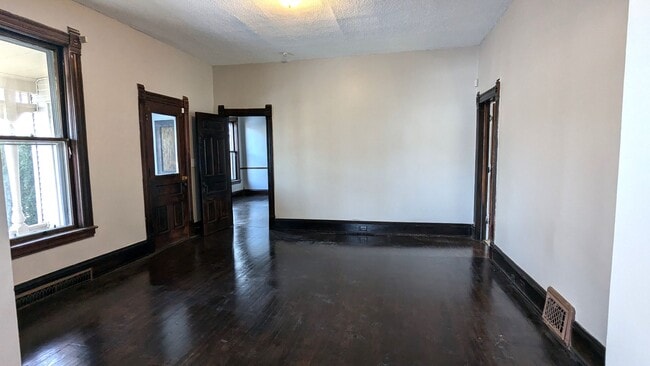 Building Photo - 1450 Clinton St