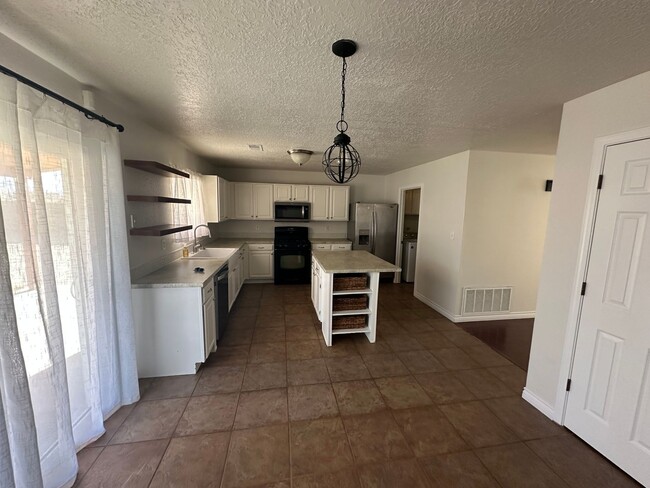 Building Photo - 8104 Rancho Paraiso NW