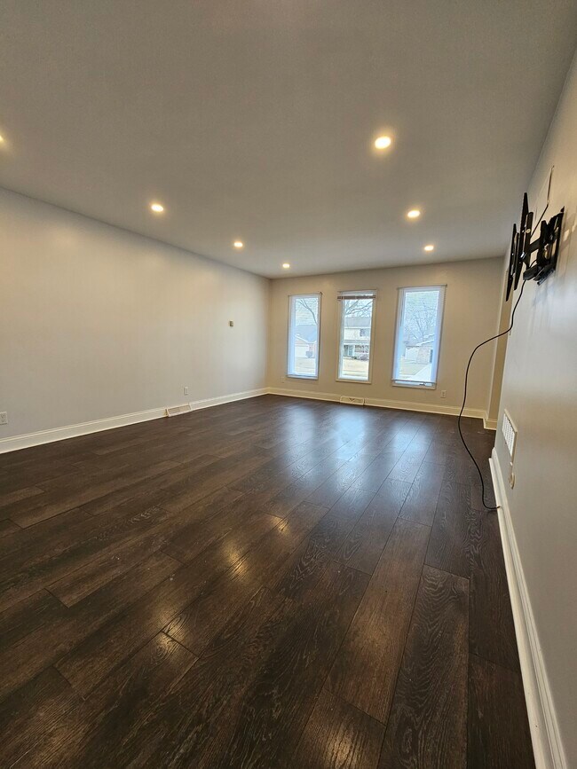 Foto del edificio - 9536 Elmwood Dr