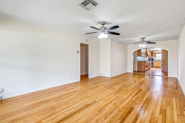 Foto del edificio - 4025 Silverwood Dr