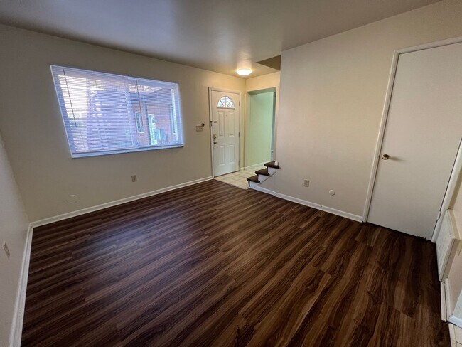 Foto del edificio - 300 E 16th Ave