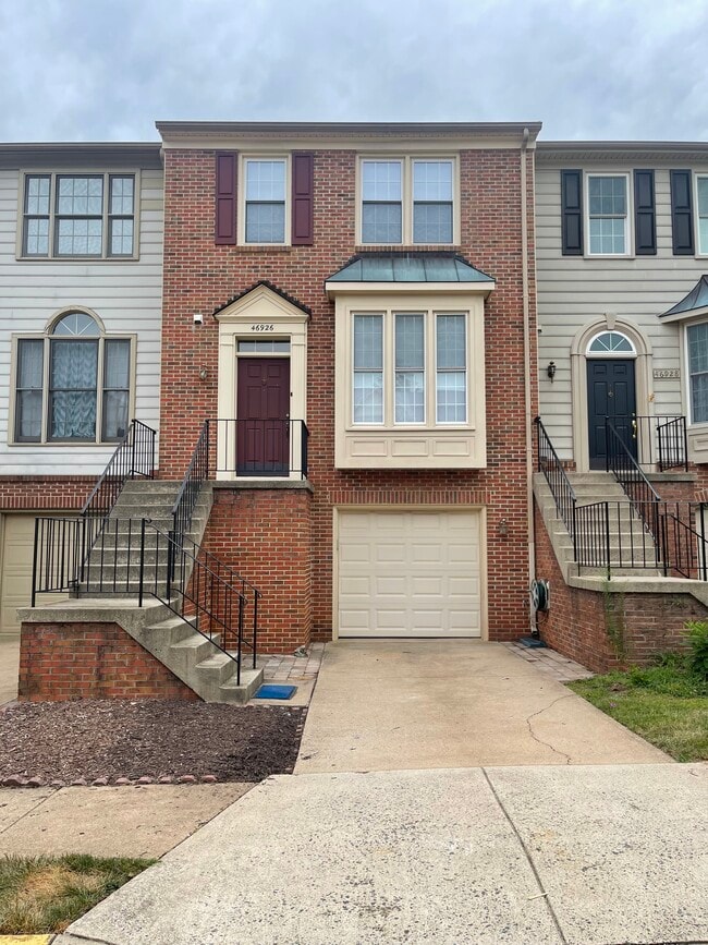 Front of house. - 46926 Rabbitrun Ter Townhome