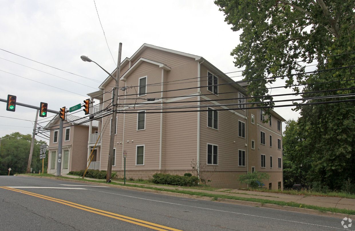 Building Photo - Colonial Heights Apartments