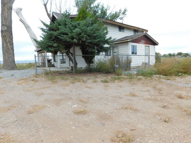 Building Photo - Country Living in Fruita
