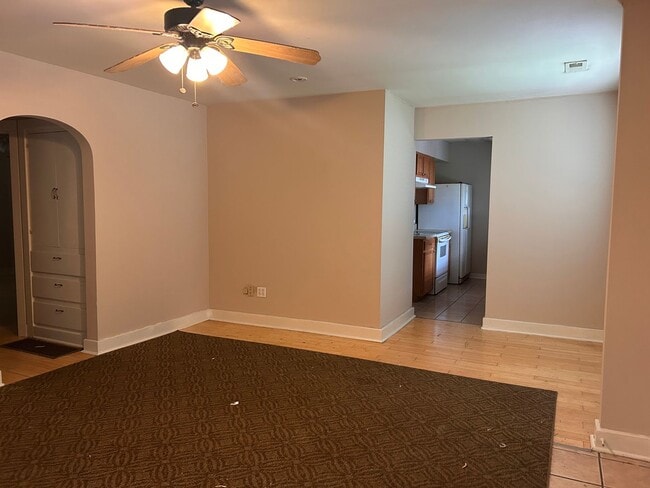 Foto del edificio - Adorable 3 Bedroom 1 Bathroom