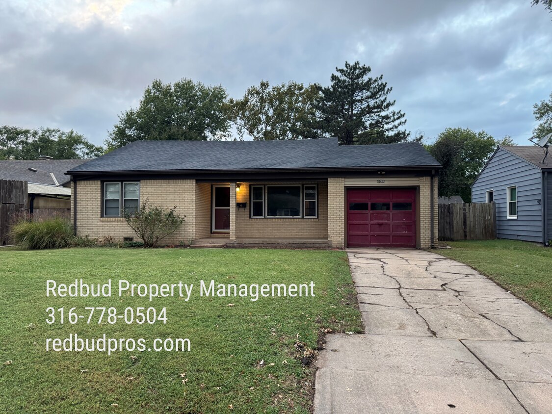 Foto principal - 639 S Courtleigh Dr