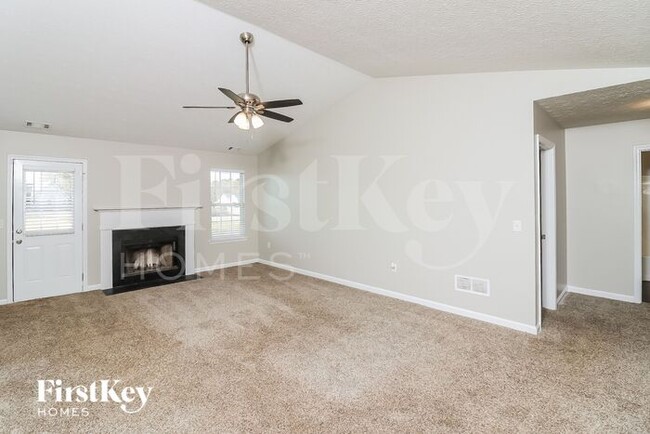 Foto del edificio - 361 Twin Oaks Ln