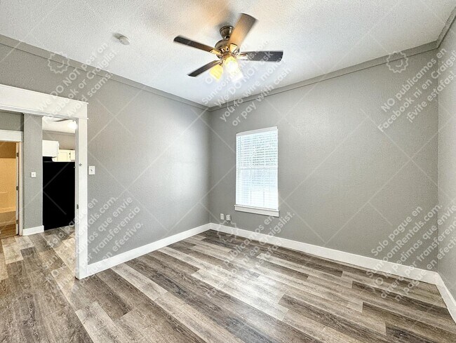 Building Photo - 321 N Chupaderas St