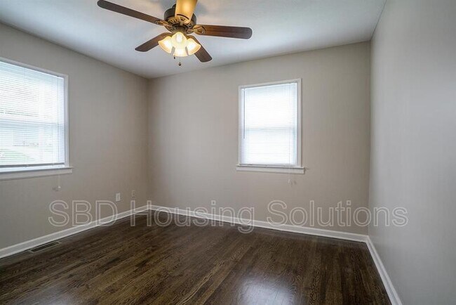 Foto del edificio - 8612 Corrington Ave