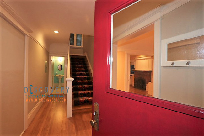 Building Photo - 3006 Benvenue Ave