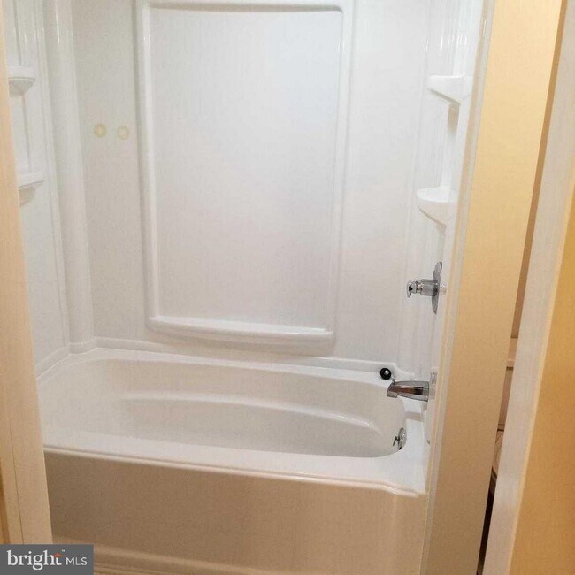 Foto del edificio - 81 W Main St